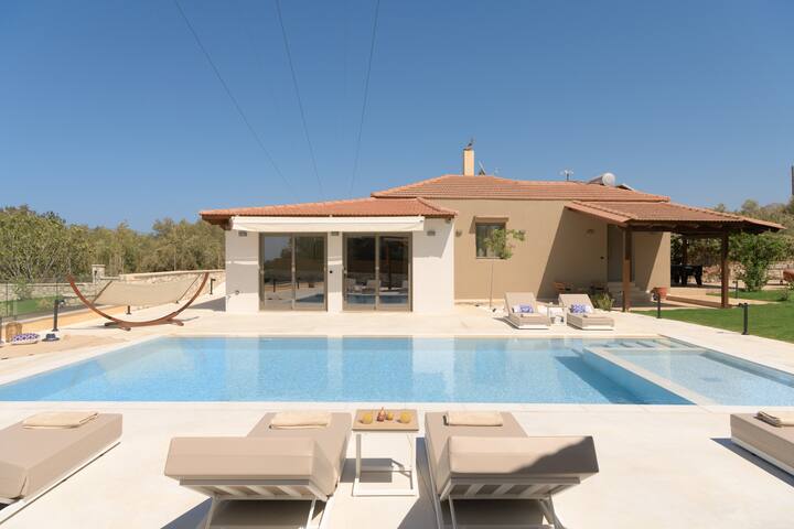MaYa Villa, a sublime estate close to Rethymno! gallery image 2