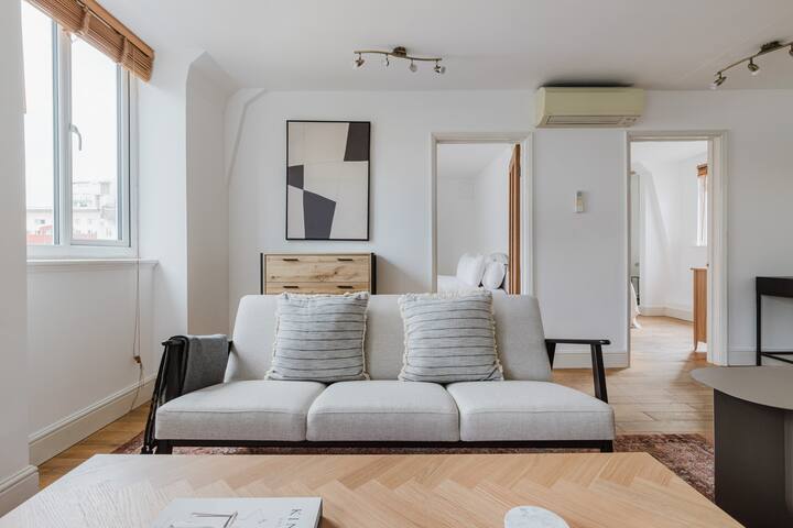 Blueground | Farringdon, washer & a/c, furnished gallery image 2