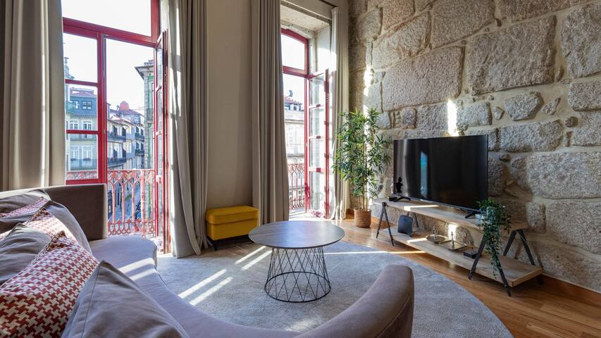 Mouzinho’s Place by LovelyStay