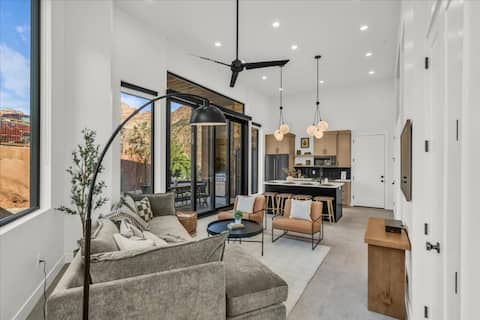 New Modern Suite Near Zion! 2