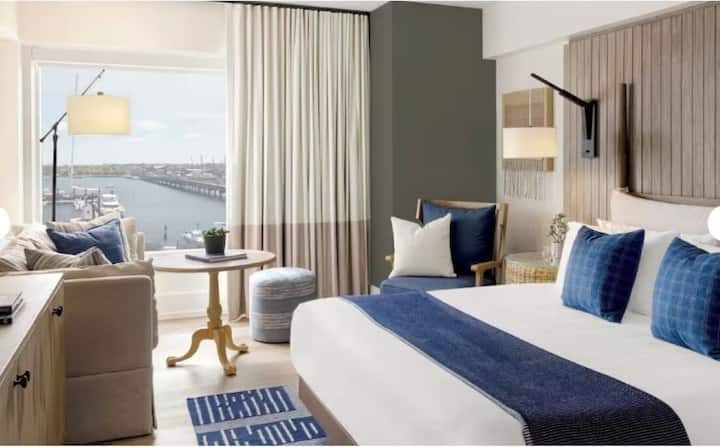 Unit with 1 King size bed