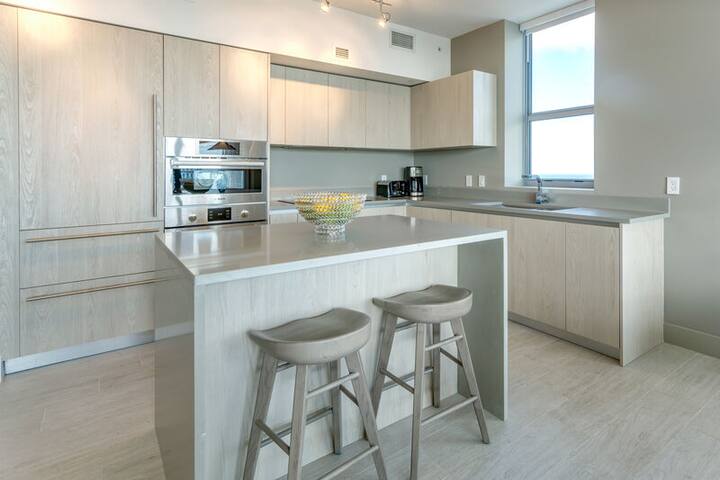 2BR Amazing CornerCondo Great OceanView gallery image 5