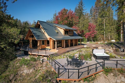 Luxury River Front Log Home,River Access, Hot Tub