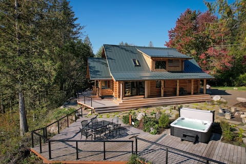 Luxury River Front Log Home,River Access, Hot Tub