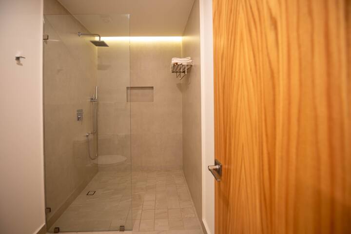 Modern Pedregal Villa: Villa de Lam by Cabo Villas