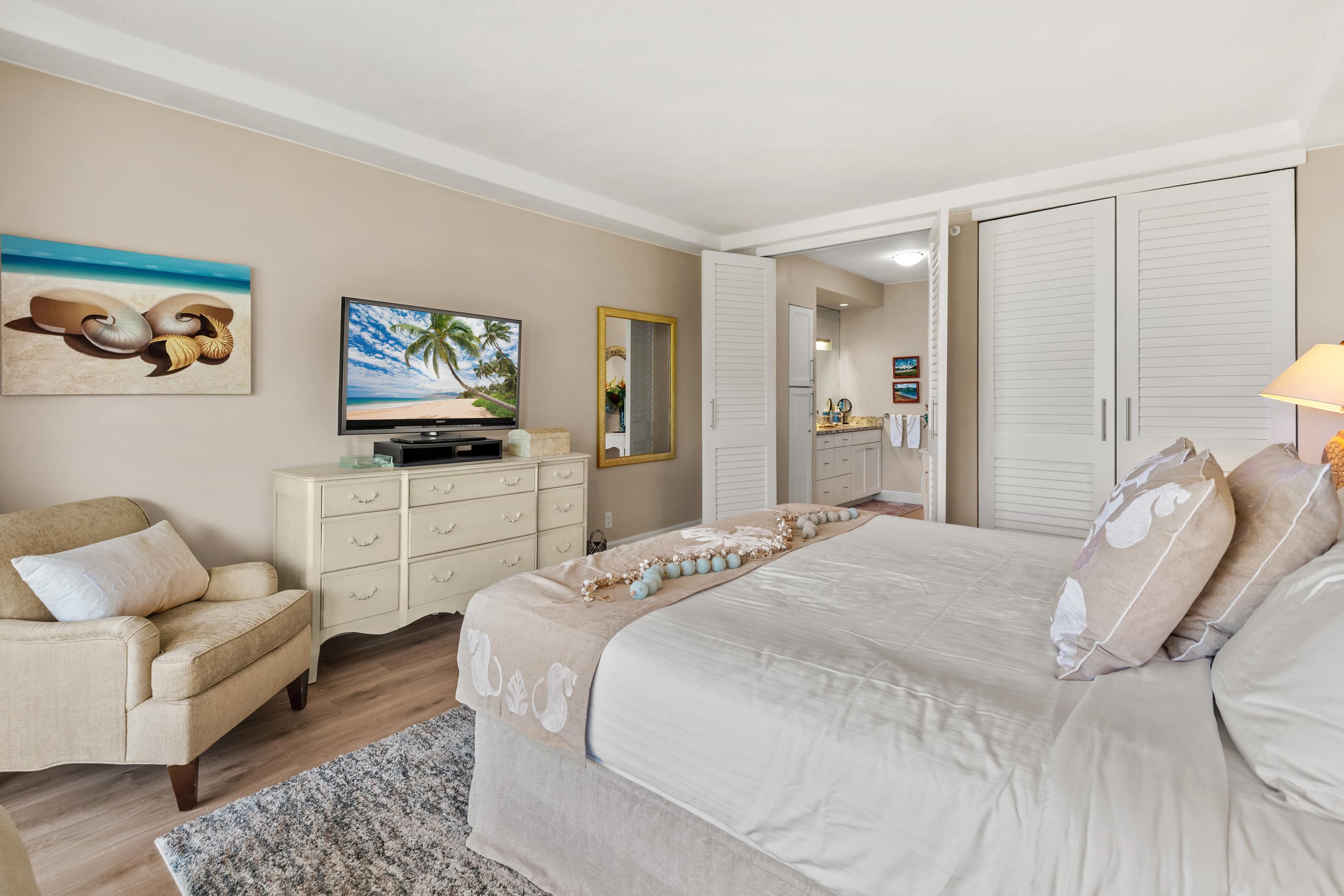 Ocean View steps from beach, dining, shopping 559 - Image 25