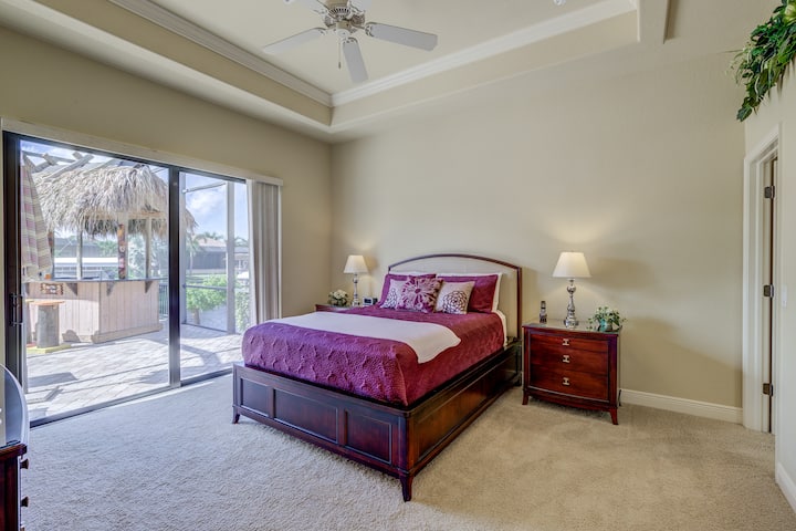 Chumba cha kulala kilicho na mlango wa lanai