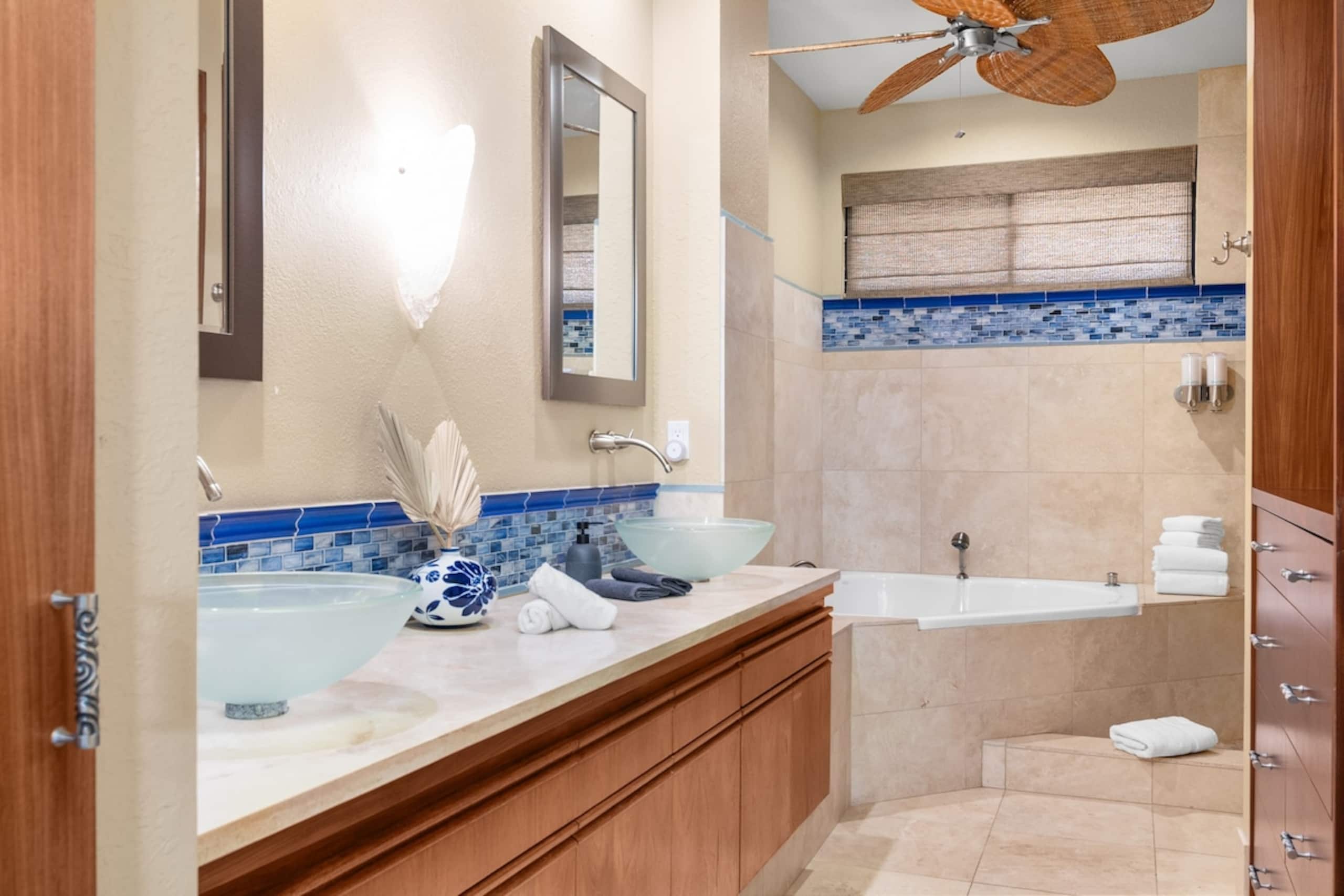 Ocean View Penthouse, King beds, New AC - Photo 79