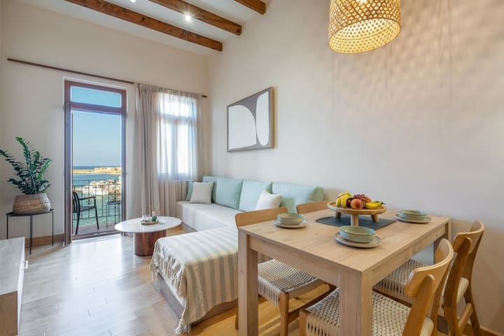 Leo Apartment 2 bdr apt overlooking the harbor