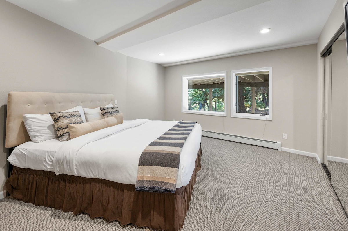 Საძინებელი 5:  დიდი საწოლი, კარადა, კომოდი, ქვედა სართული