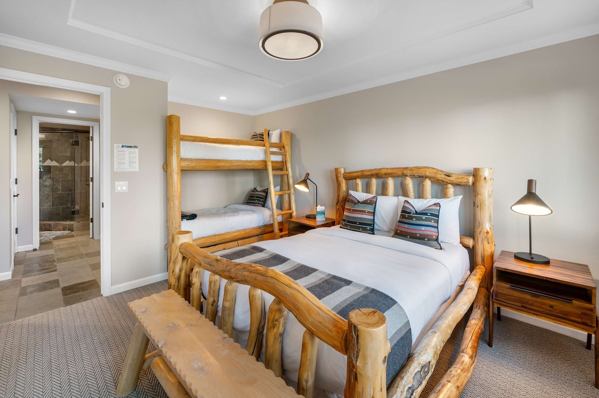 Საძინებელი 6: ორსართულიანი ოთახი, ორადგილიანი ორსართულიანი საწოლი, 1 სრული საწოლი, კარადა, 42" სმარტ-ტელევიზორი, ქვედა სართული