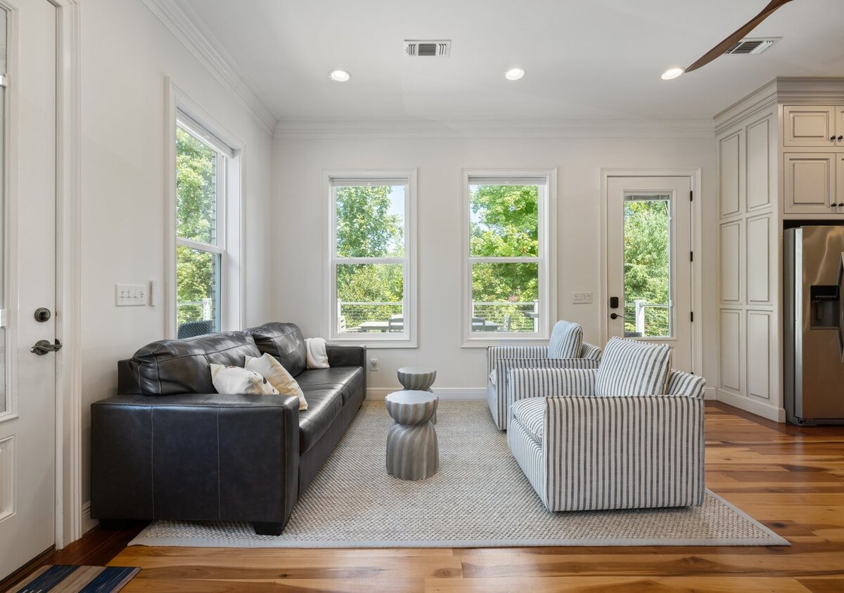 Top performing Airbnb: Dock,Slip, Kayaks, SUPs, Game Room, Hot Tub in Winchester