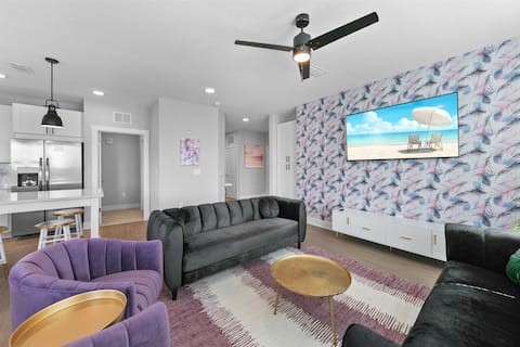 Successful Airbnb property: The Flamingo: Lush 2BR/2BA with Pool & Gym in Deerwood