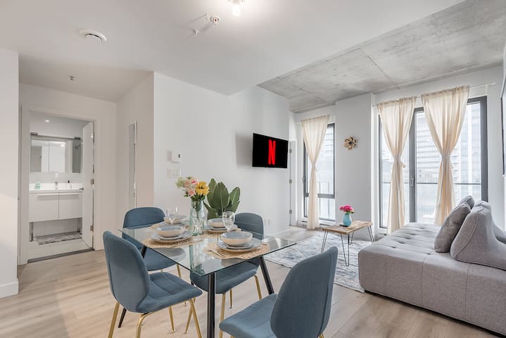 Square Vic | 2 Queens + Balcony Retreat