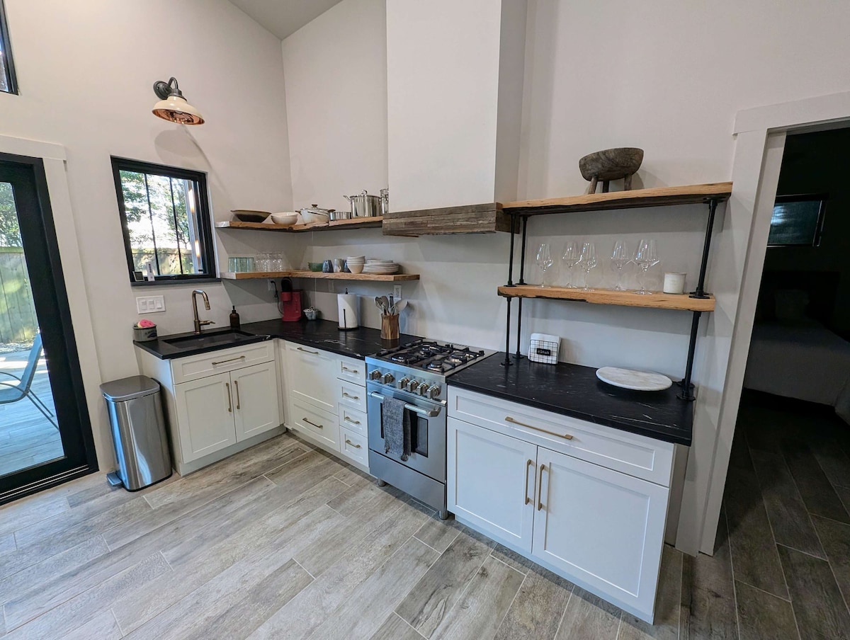 Top performing Airbnb: Luxurious East Hill Guest House w/ King Bed! in Pensacola