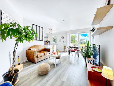 *Le Costour* beautiful 2 bedrooms with balcony and green view