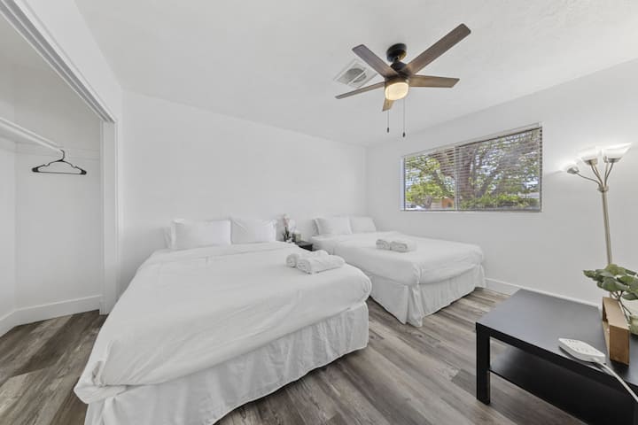 Dhoma numër 2 me 2 krevate dopio "Queen" super të rehatshëm