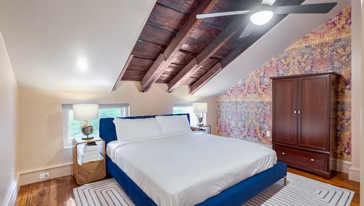 غرفة النوم رقم 1: انغمس في نوم نابض بالحياة. شقتك الفريدة في نيو أورليانز تعيد شحن مغامراتك.