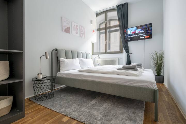 Central | Modern | Rosenthaler Platz I Café gallery image 3