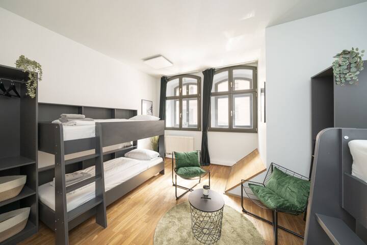 Central | Modern | Rosenthaler Platz I Café gallery image 5