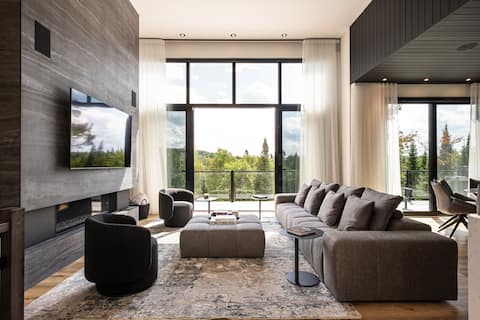 NEW! Chalet Aurora |Outoor pool / Tremblant living