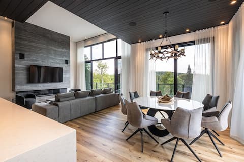 NEW! Chalet Aurora |Outoor pool / Tremblant living