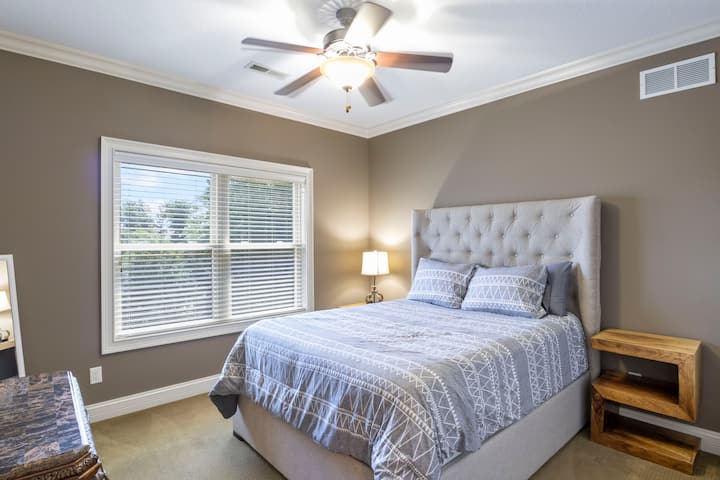 部屋5 -クイーンサイズベッド