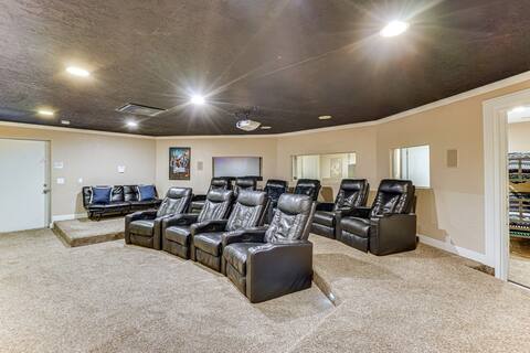 Sprawling Utah Mansion w/ Private Hot Tub & Sauna