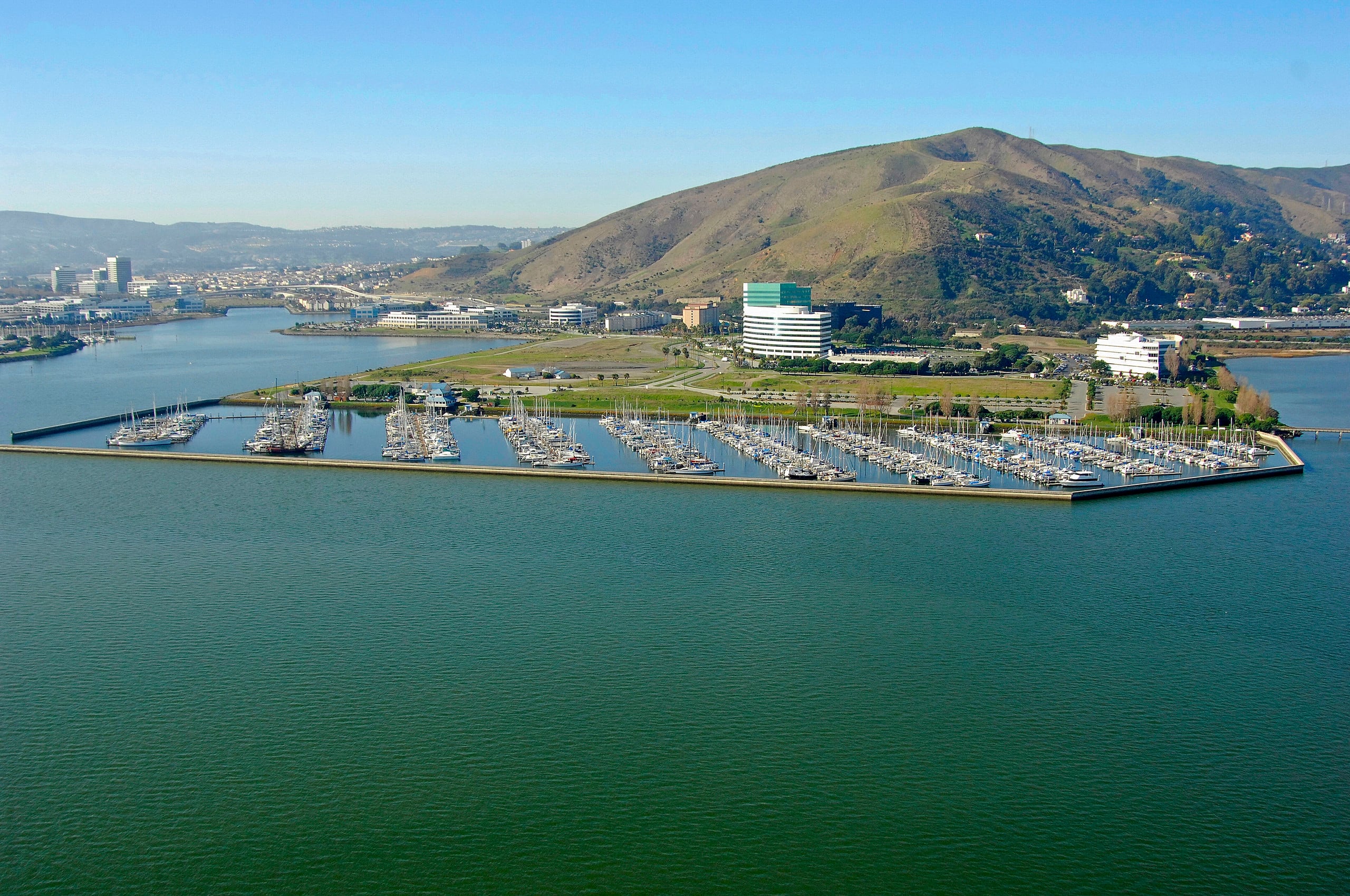 Hotel in South San Francisco · 3 bedrooms · 3 private baths - Image 13