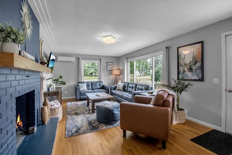 Gondola House- fun central! Walk to town & slopes