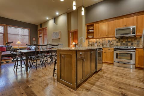 Three Bedroom| Sleeps 5-7 | Slalom Creek Condos