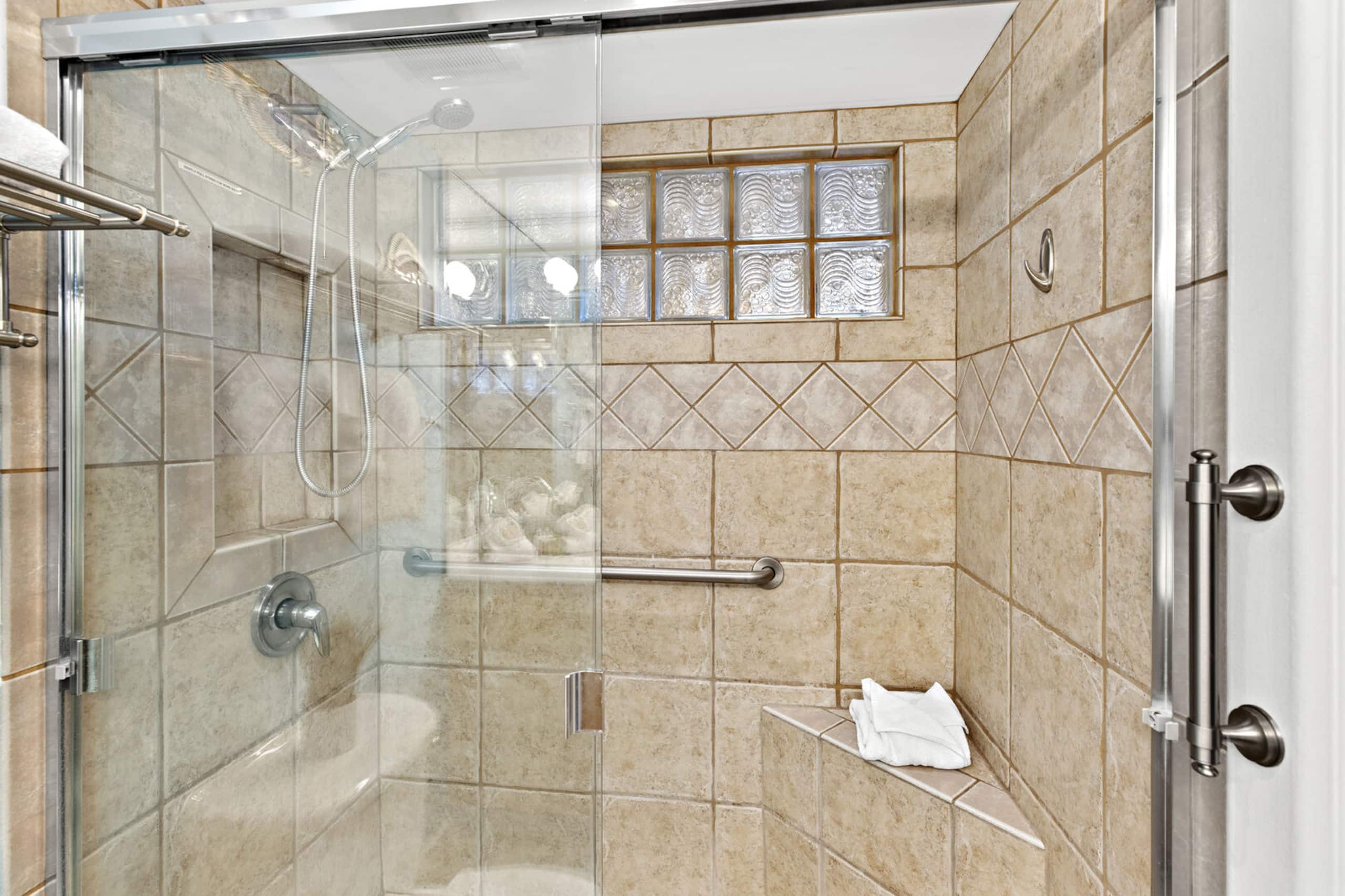 Condo in Lahaina · ★4.93 · 2 bedrooms · 3 beds · 2 private baths - Image 22