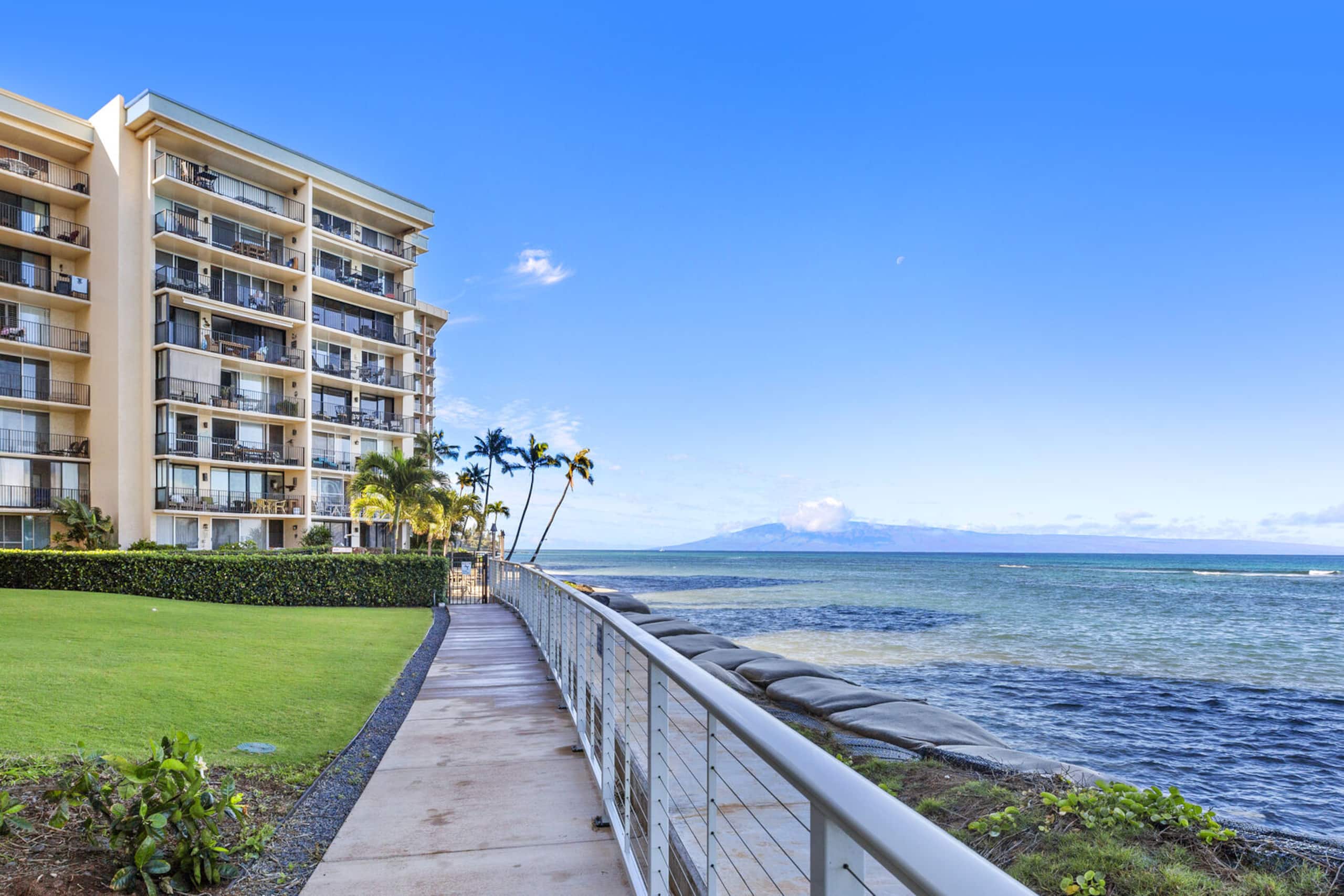 Condo in Lahaina · ★4.93 · 2 bedrooms · 3 beds · 2 private baths - Image 35
