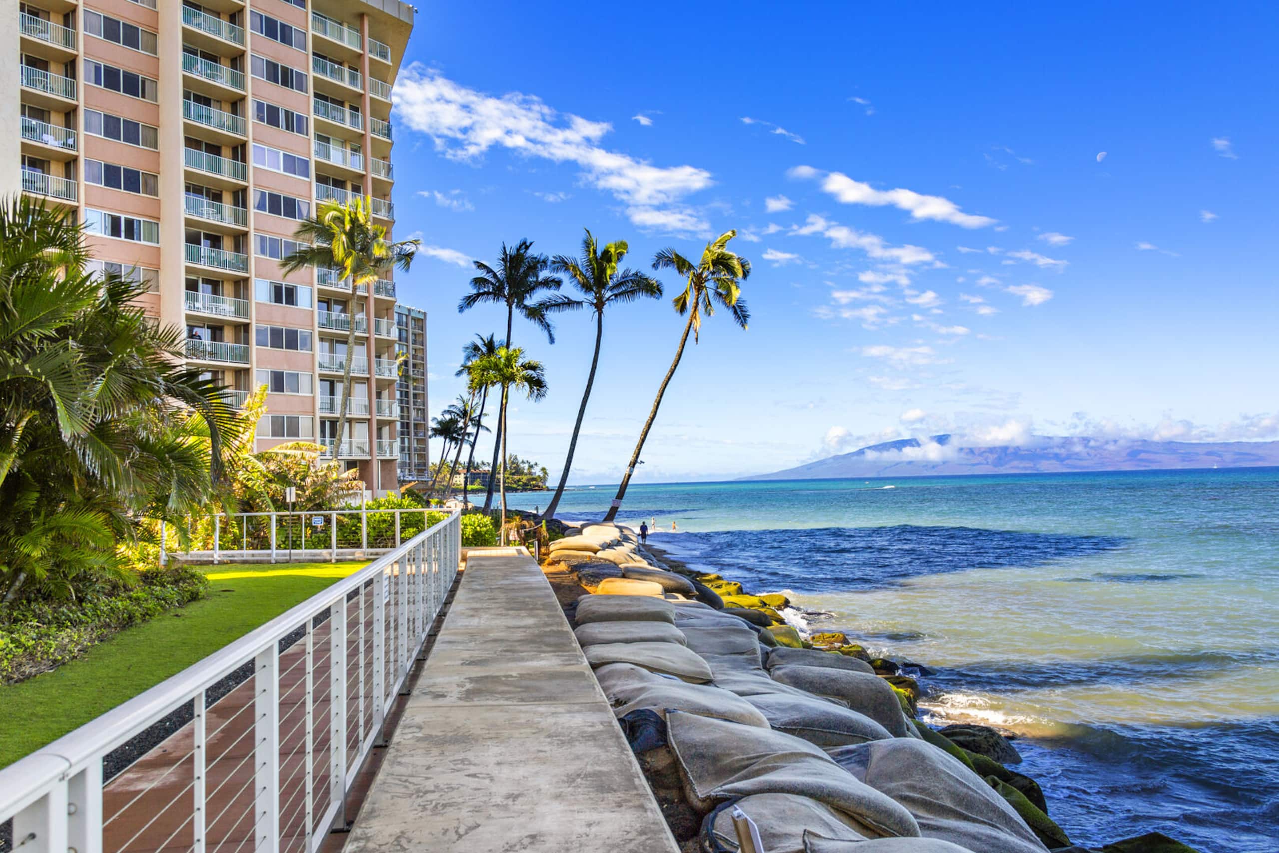 Condo in Lahaina · ★4.93 · 2 bedrooms · 3 beds · 2 private baths - Image 37