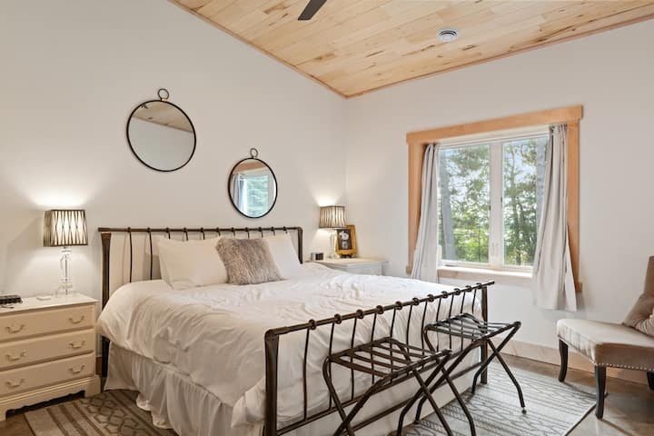 Bedroom #2 (King Bed)