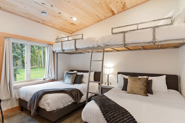 Bedroom #3 (2 Queens & 2 Twins)