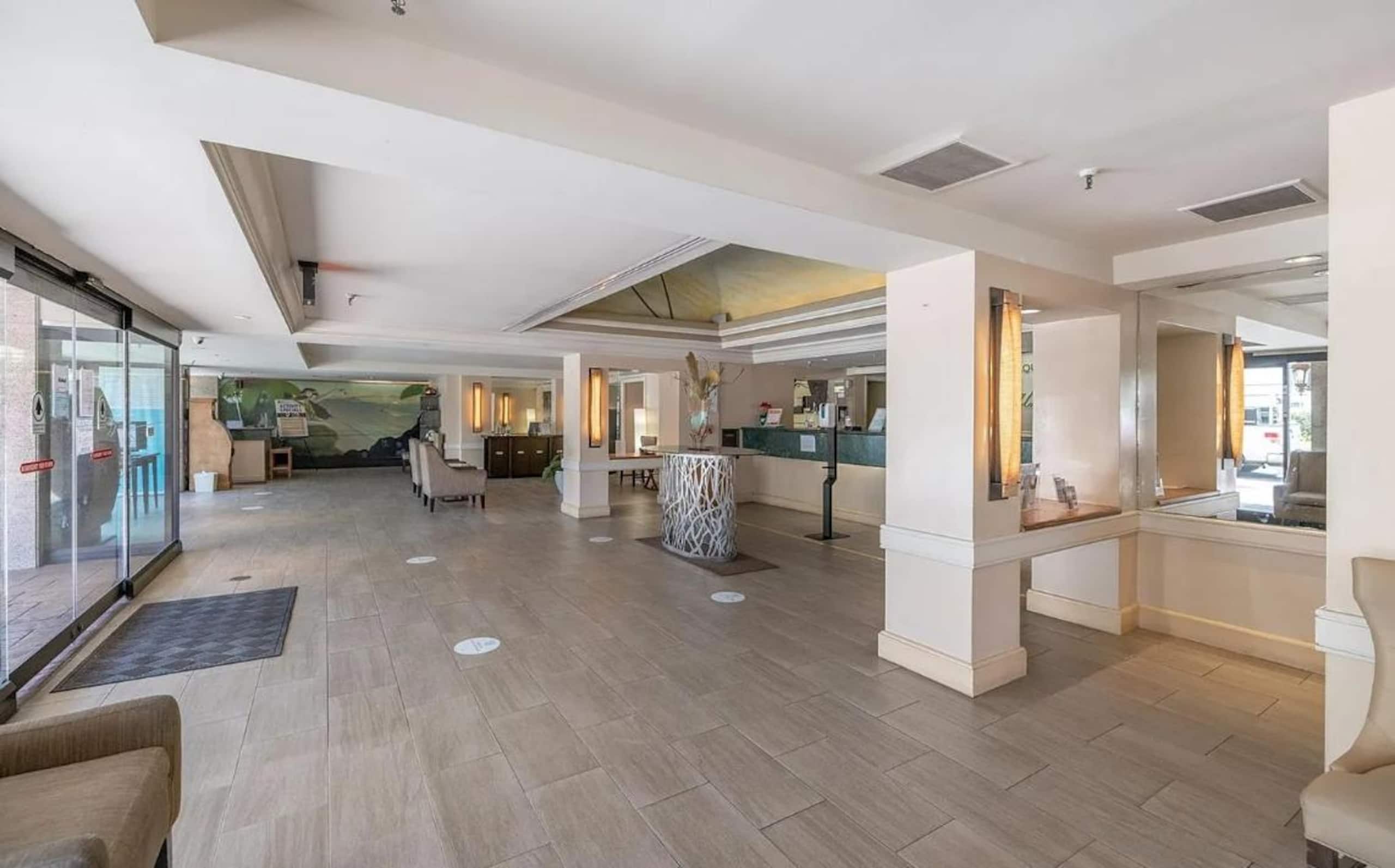 Aqua palms paradise studio | walk to beach - Photo 20