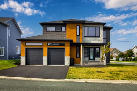 NEW | Golfers Dream | Modern | Patio | King Bed
