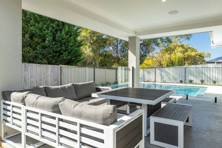 32 Shores Crescent gallery image 2