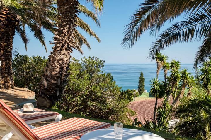Charming 6-BR Camps Bay Villa 2 Pools + Sea Views