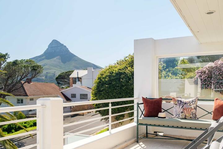 Charming 6-BR Camps Bay Villa 2 Pools + Sea Views gallery image 5