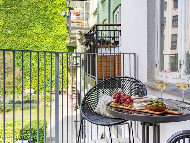 Sanders Shield – 3 bedroom apartment with balcony gallery image 2