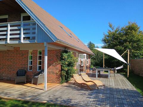 Family-friendly home near beach, forest, harbour