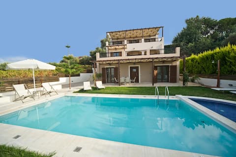 Villa Orsalia with private pool