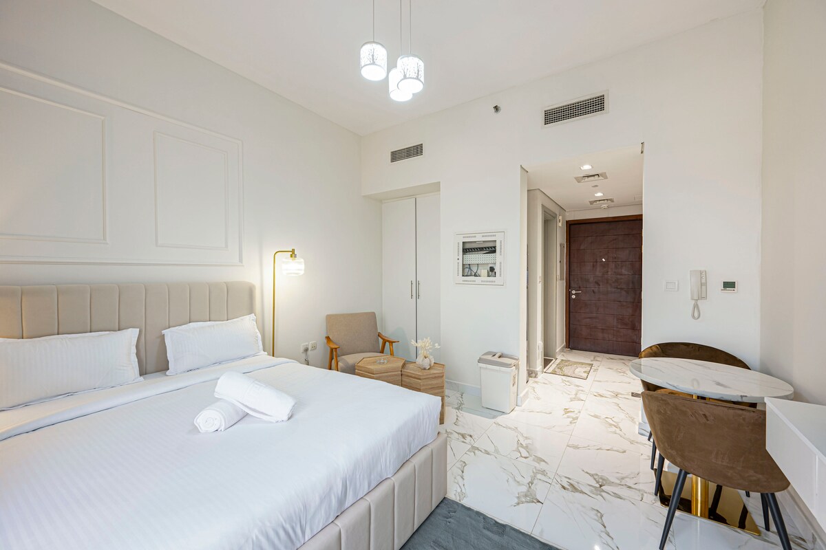 Top Airbnb: Near By Food Court Dubai Residence Complex Studio in Wadi Al Safa 5