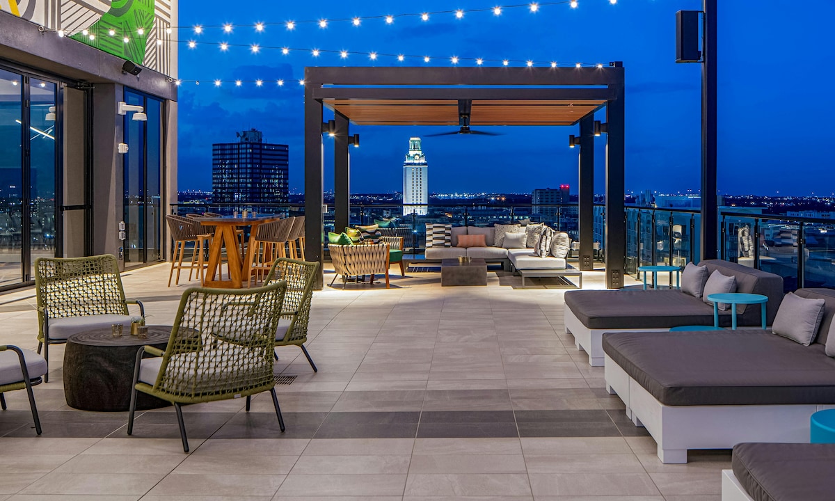 Sweeping views of Austin from the rooftop terrace