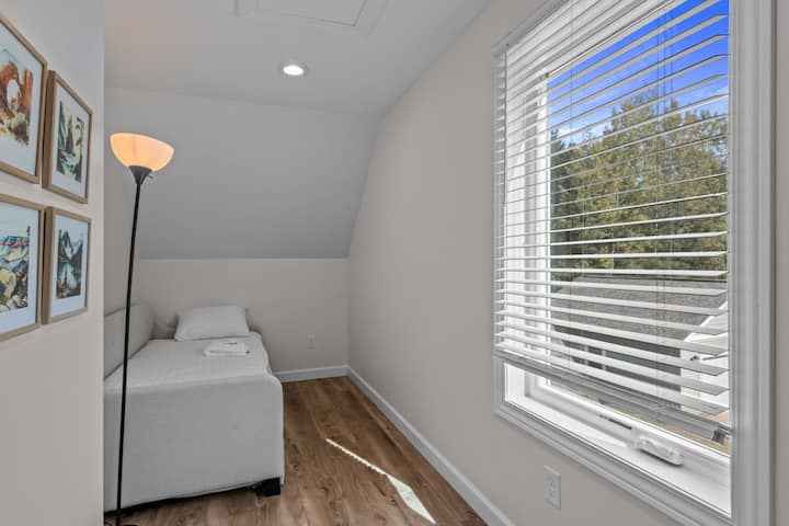 The 8th bedroom/bonus space has children toys, a desk, and also twin daybed+twin trundle.