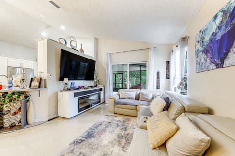 Family-Friendly North Lauderdale Home w/ Grill!