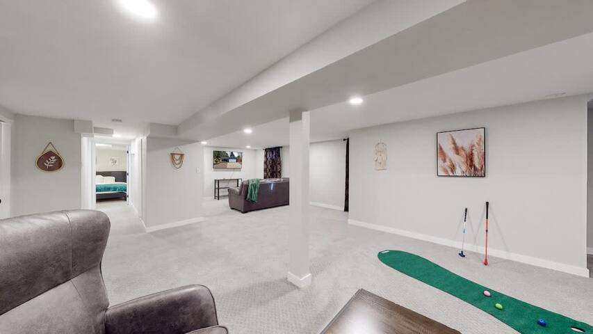 Spacious Family Retreat in Denver gallery image 4