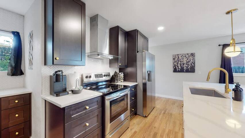 Spacious Family Retreat in Denver gallery image 2